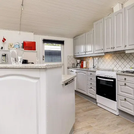 8 Person In Vaeggerlose * Bøtø By