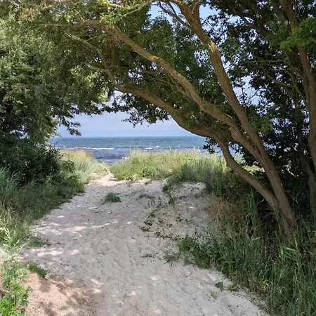 8 Person In Vaeggerlose * Bøtø By