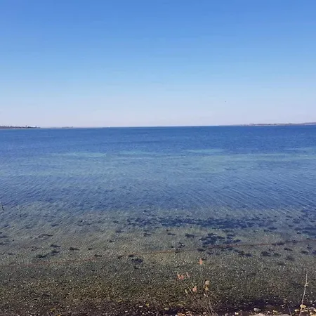 8 Person In Vaeggerlose Bøtø By